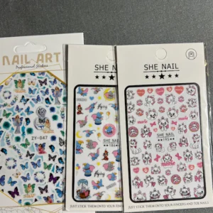 4 Pc Daisy Nail Art Stickers, Charming Flower 3D Trendy Design Self-Adhesive Nail Art Decals, DIY Manicure (Design May Vary From Image)